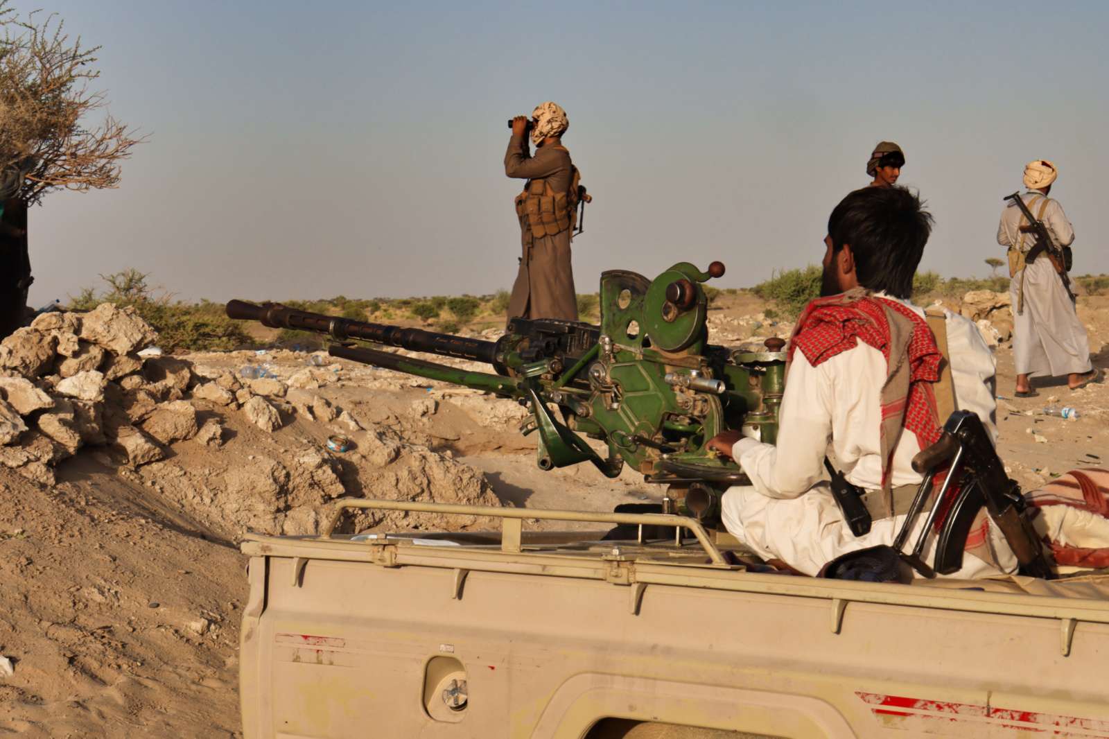 إشتعال المواجهات بين الحوثيين والقبائل في إحدى بلدات محافظة مأرب اليمنية 