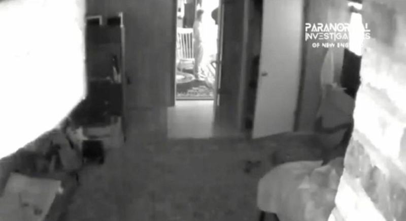 فيديو يوثق ظهور شبح داخل منزل في أمريكا