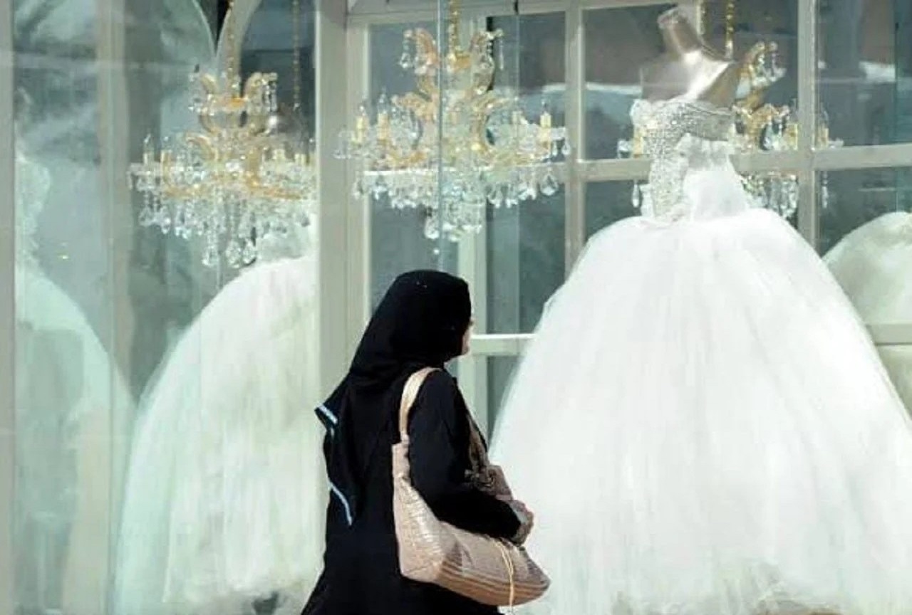  فتاة حسناء في السعودية تعرض نفسها للزواج من أي شخص أو مقيم في المملكة مقابل هذا الشرط الوحيد ؟