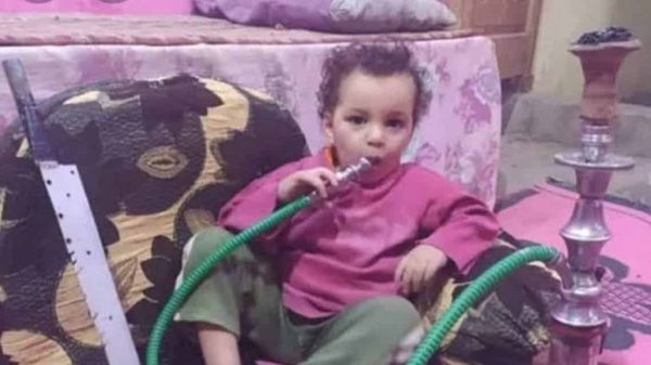مصر..محكمة الأسرة تسقط حضانة طفل وشقيقته عن امهم ..والسبب هذه الصورة 