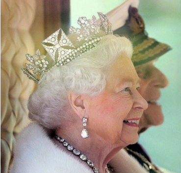 ماهو مصير مقتنيات الملكة إليزابيت الثانية الثمينة ومجوهراتها السرية ؟