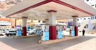 مليشيات الحوثي تقر تاجيل صرف نصف راتب لموظفي الدولة بعد جرعة "عيدية" في اسعار البنزين والديزل
