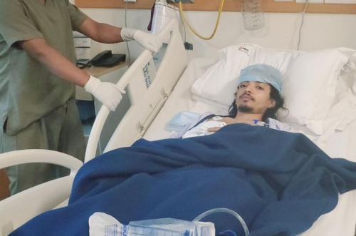 مشهور يمني يكشف معاناته مع مرض بعد تسبب طبيب في استئصال احدى كليتيه