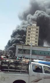 صنعاء.. اندلاع حريق هائل في عدد من المحلات التجارية بسوق شميلة