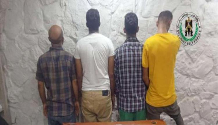 عدن.. القبض على 7 متهمين بقضايا حيازة مخدرات في البريقة