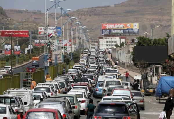 شركة النفط اليمنية في صنعاء تعلن عن تخفيض سعر البنزين إلى هذا السعر