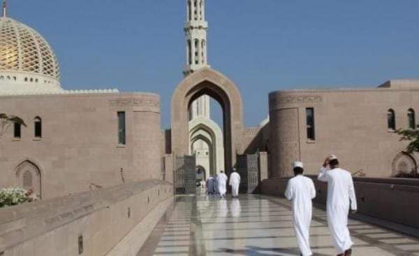 أول دولة خليجية تعلن حظر التجوال ومنع اقامة صلاة التراويح خلال شهر رمضان المبارك