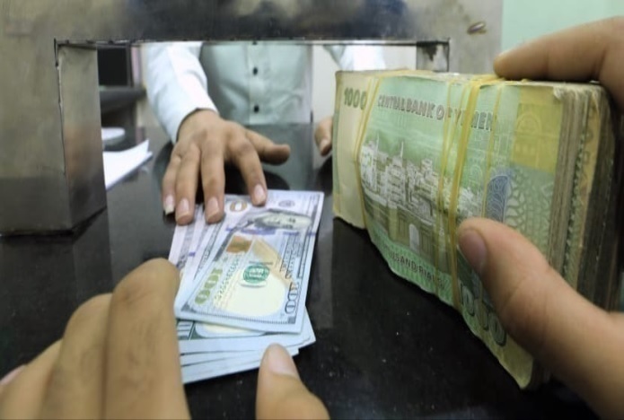 الريال اليمني يتراجع أمام العملات الأجنبية خلال تعاملات اليوم الخميس 