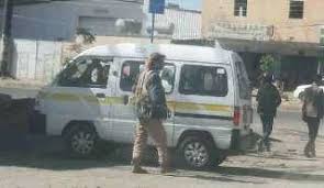 مطاردة أصحاب سيارات الأجرة في إحياء صنعاء لهذا السبب!