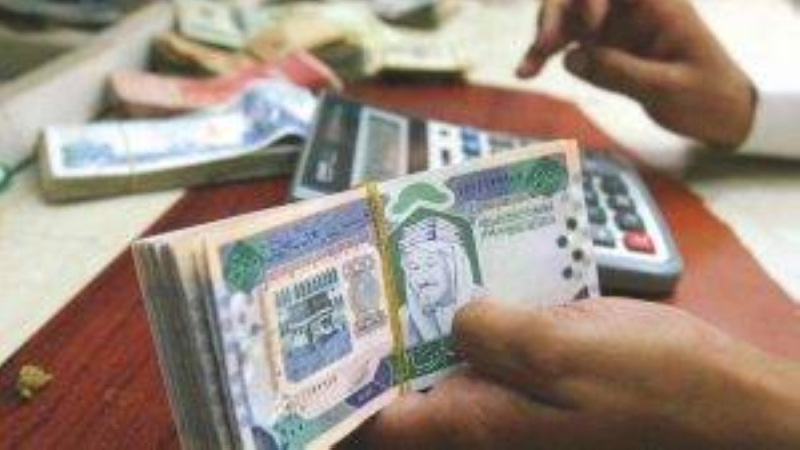 الريال اليمني يسجل تراجعا امام العملات الأجنبية خلال تعاملات اليوم الجمعة (السعر الان)