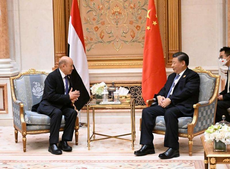 الرئيس الصيني يغادر السعودية بعد مشاركته في 3 قمم ولقائه رئيس مجلس القيادة اليمني