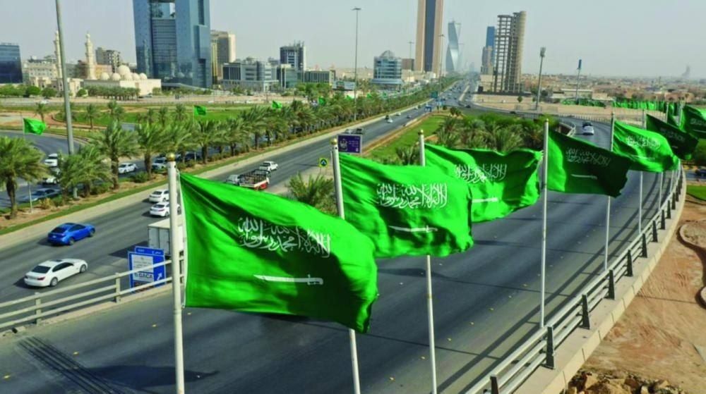 السعودية ترحل كل الافراد الزائرين داخل المملكة وتلغي تأشيرة الزيارة العائلية!!