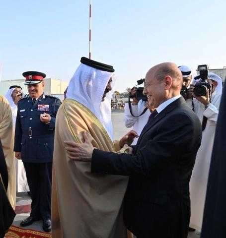 سياسي سعودي يكشف عن احد اهم الأسباب التي دفعت الرئيس اليمني لزيارة عدد من الدول العربية
