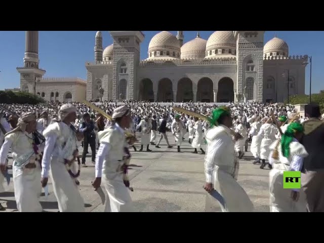 الحوثيون يدفنون 30 عريساً لازالوا في شهر العسل قتلوا في الجبهات 