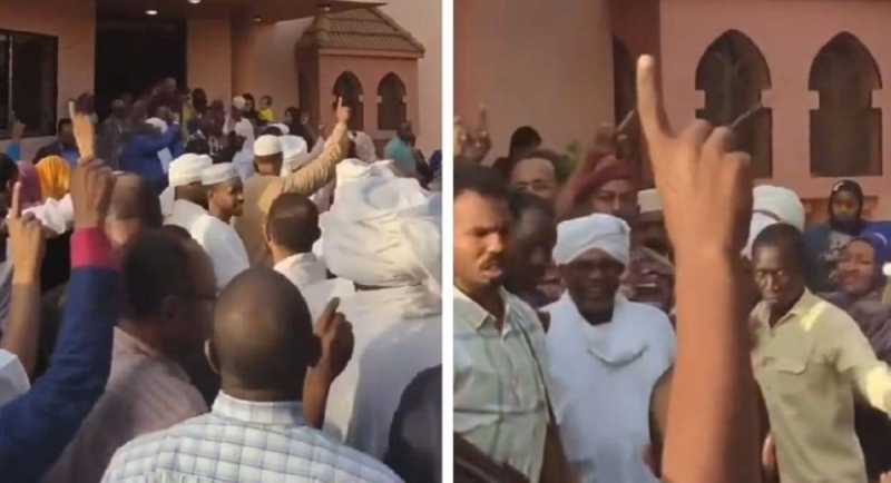 مقطع فيديو يوثق لحظة خروج الرئيس السوداني السابق عمر البشير لحضور عزاء وفاة شقيقه 