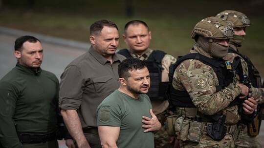 الرئاسة الأوكرانية تؤكد أن إصابة الرئيس فلاديمير زيليسكي في الحادث الذي تعرض له 