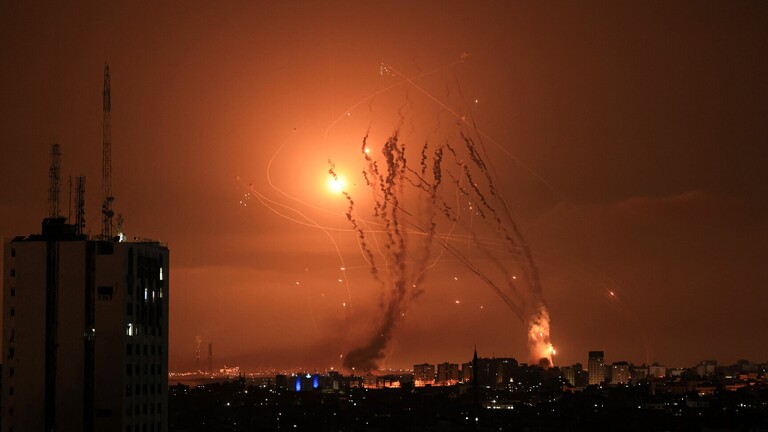 عاجل : انفجارات ضخمة تهز تل أبيب  ورشقات صاروخية تضرب مطار بن غوريون 
