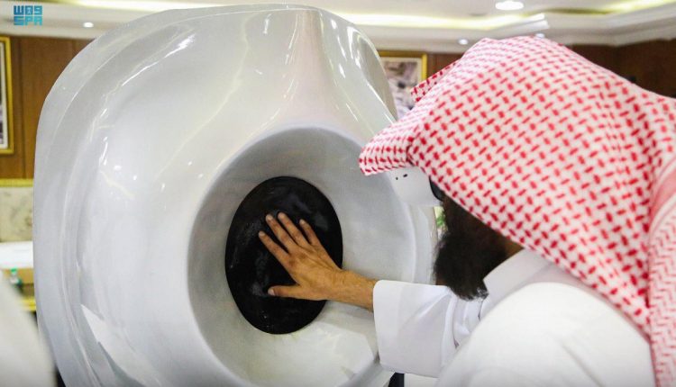 قرار سعودي جديد يثير الجدل بشأن الحجر الأسود في الكعبة 