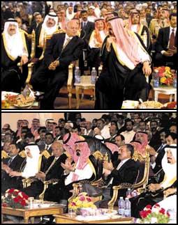 صورة نادرة للملك الراحل عبدالله بن عبدالعزيز وهو بجانب الرئيس اليمني السابق صالح في مدينة عدن بهذه المناسبة 
