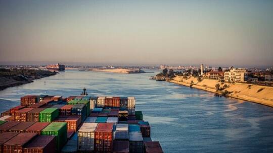 قرارات جديدة بشأن رسوم عبور السفن من قناة السويس خلال العام المقبل 