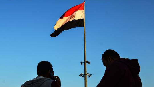 اعلامي مصري يهاجم صحفي والسبب توقعاته بحدوث حالة من عدم الاستقرار في مصر