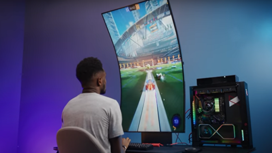 سامسونغ تكشف عن شاشة مميزة كبيرة الحجم طورتها لمحبي ألعاب الفيديو ومستخدمي الحواسب؟