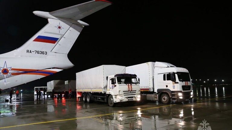 أول طائرة روسية تهبط في مطار العريش المصري تحمل مساعدات لقطاع غزة
