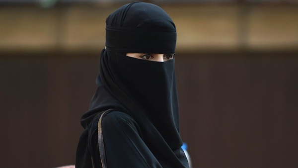 فتاة سعودية تكشف عن سبب غريب لرفضها النوم مع زوجها .. لن تتوقع ما هو ؟