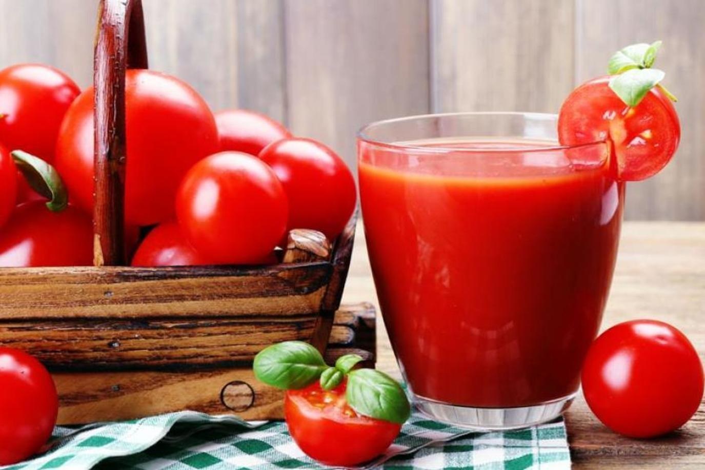 استخدامات غير متوقعة لعصير الطماطم .. منها الحفاظ على لون الشعر !