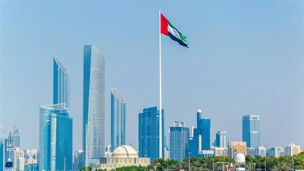 الإمارات توجه طلب للزوار والمقيمين بمغادرة أراضيها على الفور 