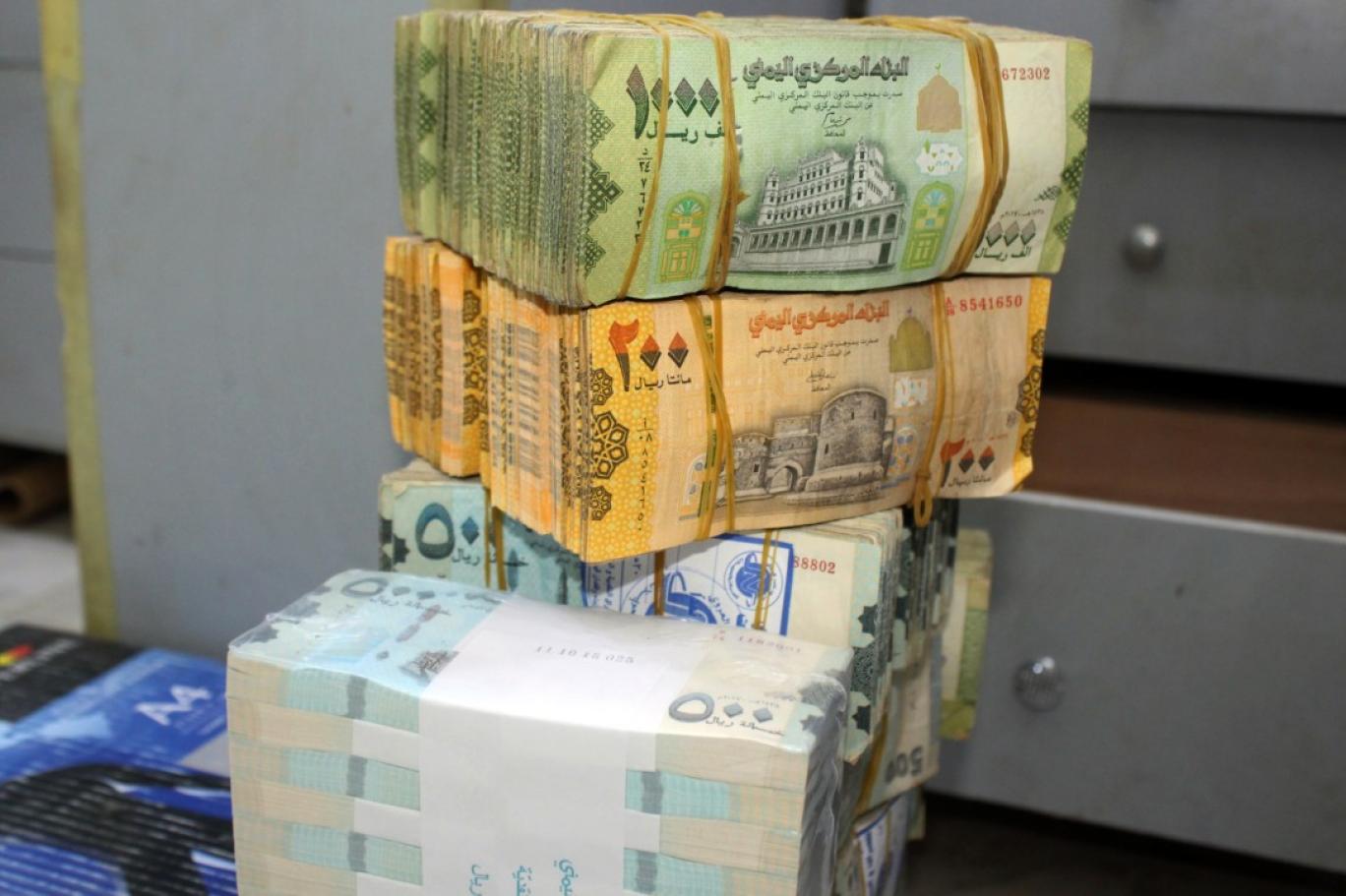 الريال اليمني يشهد انهيارا ملحوظا أمام العملات الأجنبية خلال تعاملات اليوم الخميس 23/6/2022