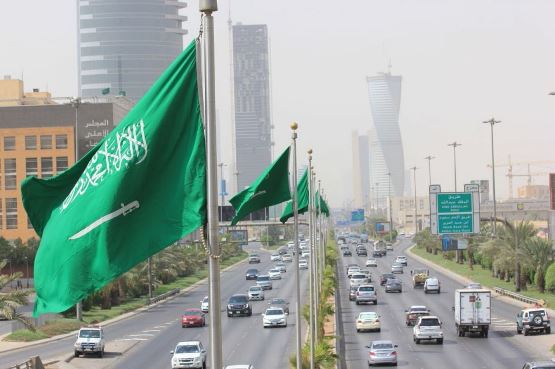 هذه هي الفئات المعفاة من رسوم تجديد الإقامة في السعودية 