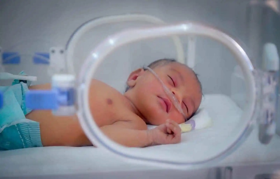 الحوثي يحتجز 22 جثمانا لاطفال حديثي الولادة في احد مشافي صنعاء .. ماذا يحدث ؟