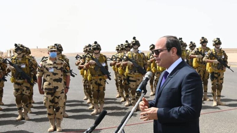 مصر تستعد للحرب والرئيس يقوم بزيارة مفاجئه  للجيش الثالث 