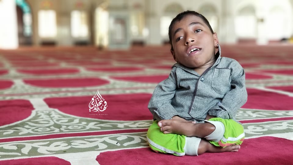 طفل يمني يحلم بلقاء القطري المعجزة غانم المفتاح