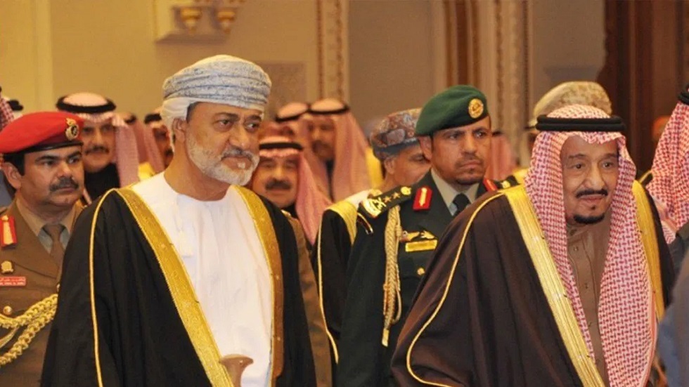 أول تحرك للملك سلمان تجاه سلطنة عمان بعد مظاهرات