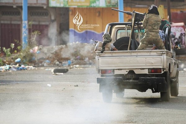تعز.. اندلاع مواجهات بين قوات الشرعية ومليشيا الحوثي 