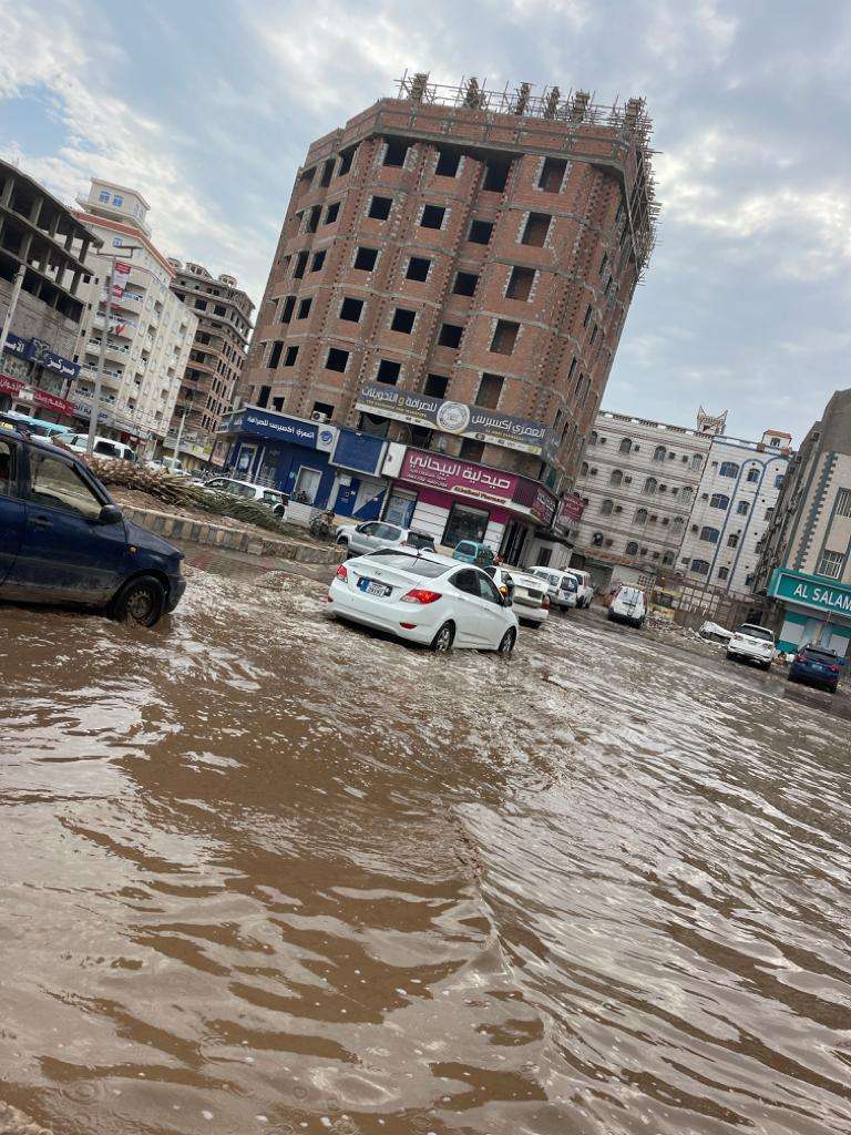 الارصاد الجوية اليمنية تتوقع استمرار هطول الأمطار الغزيرة على عدة محافظات خلال ال 24 ساعة القادمة 