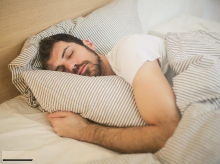  خبراء يحددون عدد ساعات النوم الملائمة لتلافي الإصابة بـ الزهايمر .. ليست 6 أو 8 !