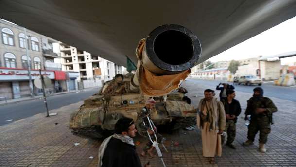 مليشيات الحوثي تقر بمصرع ثلاثة من قادتها العسكرين